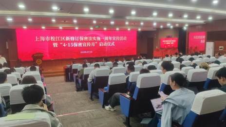 会议室里的人们

AI 生成的内容可能不正确。