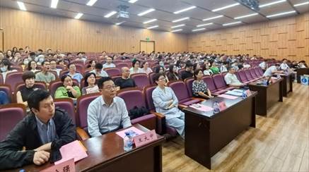 会议室里的人们

AI 生成的内容可能不正确。